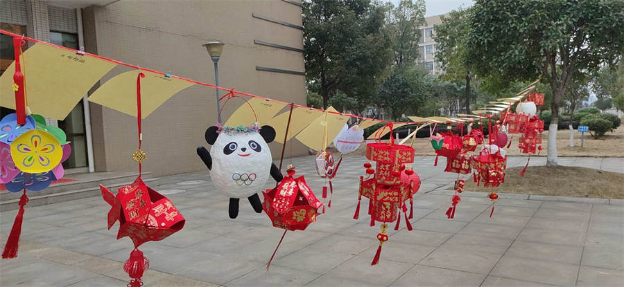 江西安博电竞员工做的元宵花灯.jpg
